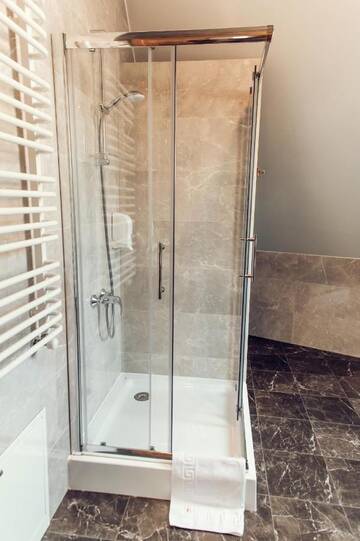 Фото номера Улучшенный четырехместный номер Отель Verhovel Hotel г. Верховина 7